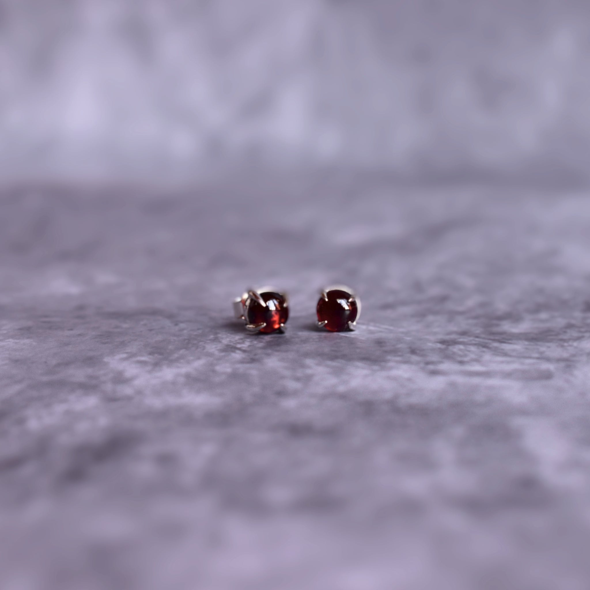 Fang - Garnet Stud