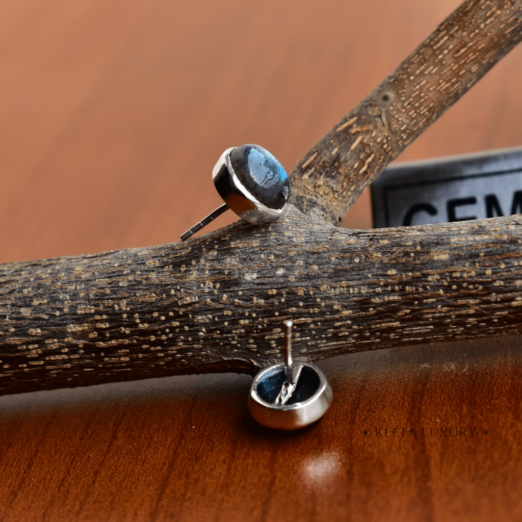 Basic - Labradorite studs -