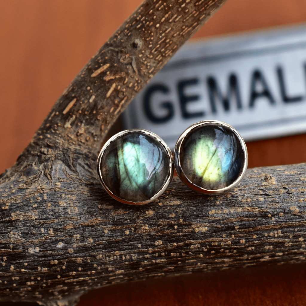 Basic - Labradorite studs -