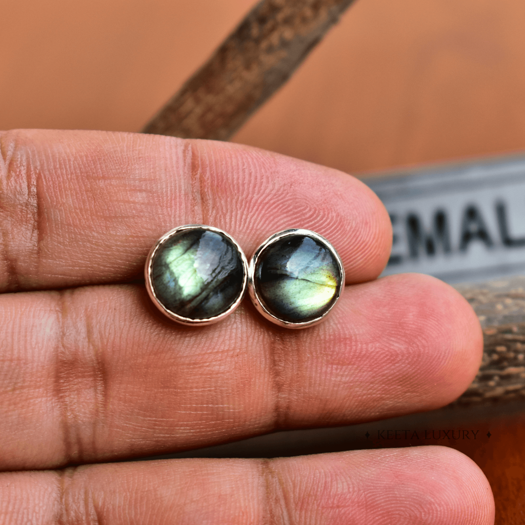 Basic - Labradorite studs -