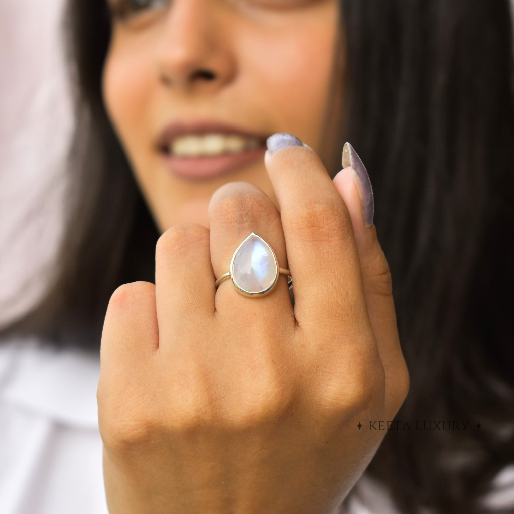 Lunar Drop - Moonstone Ring -
