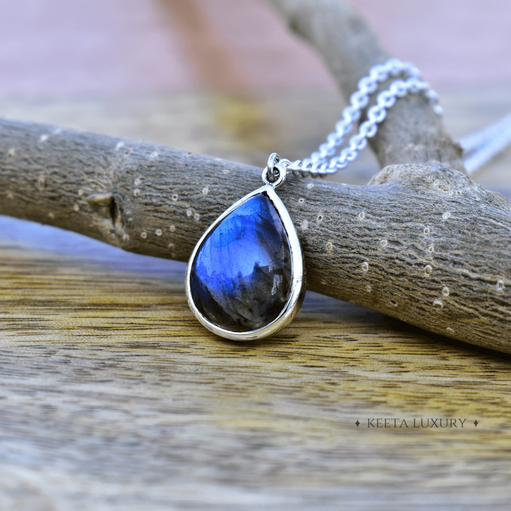 Magic Drop - Labradorite Necklace -