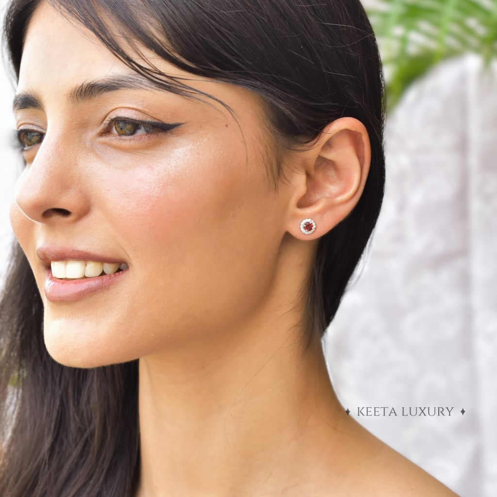 Minimal - Garnet Stud -