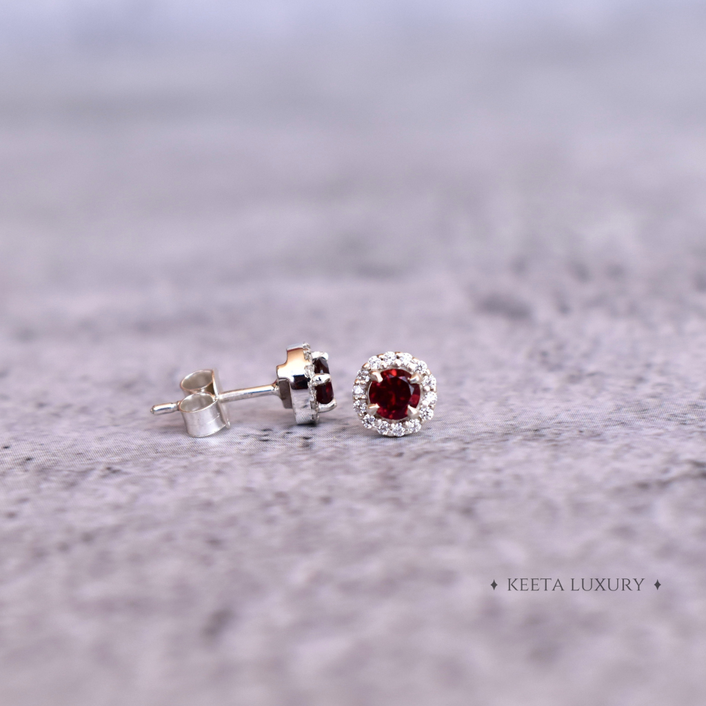 Minimal - Garnet Stud -