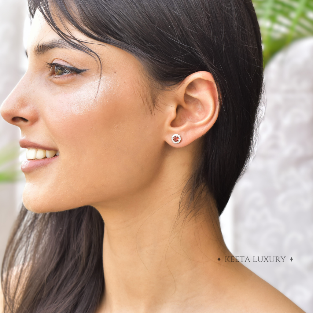 Minimal - Garnet Stud -