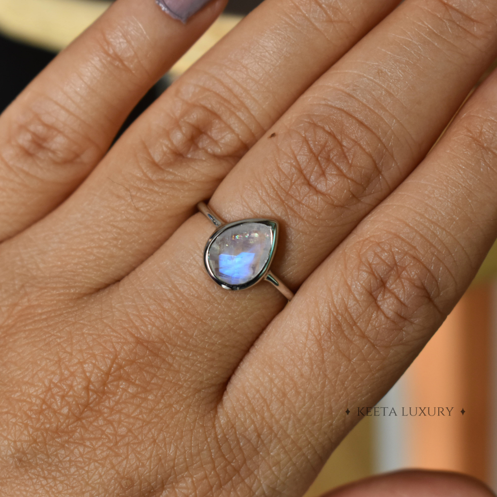 Moon Drop - Moonstone Ring -