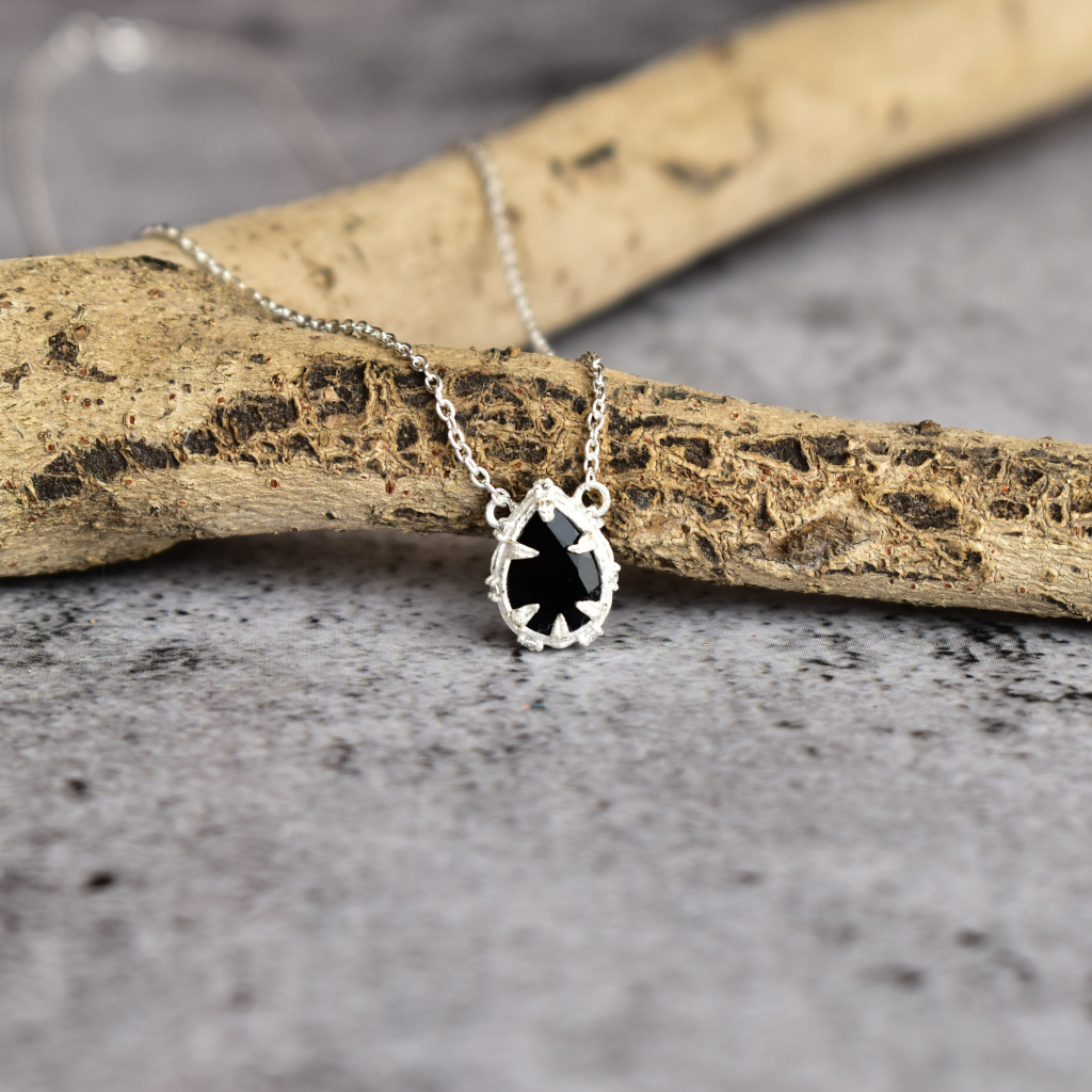 Nature Skin - Black Onyx Necklace -