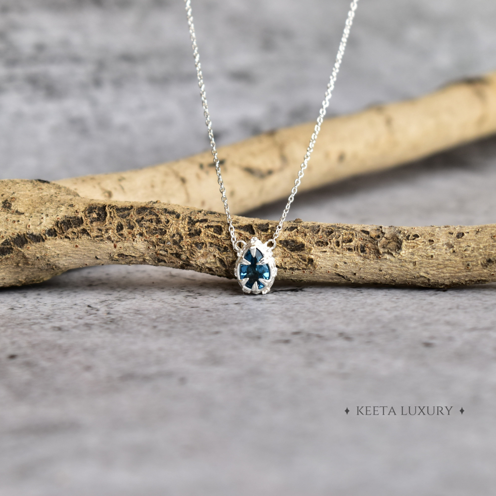Nature Skin - Blue Topaz Necklace -