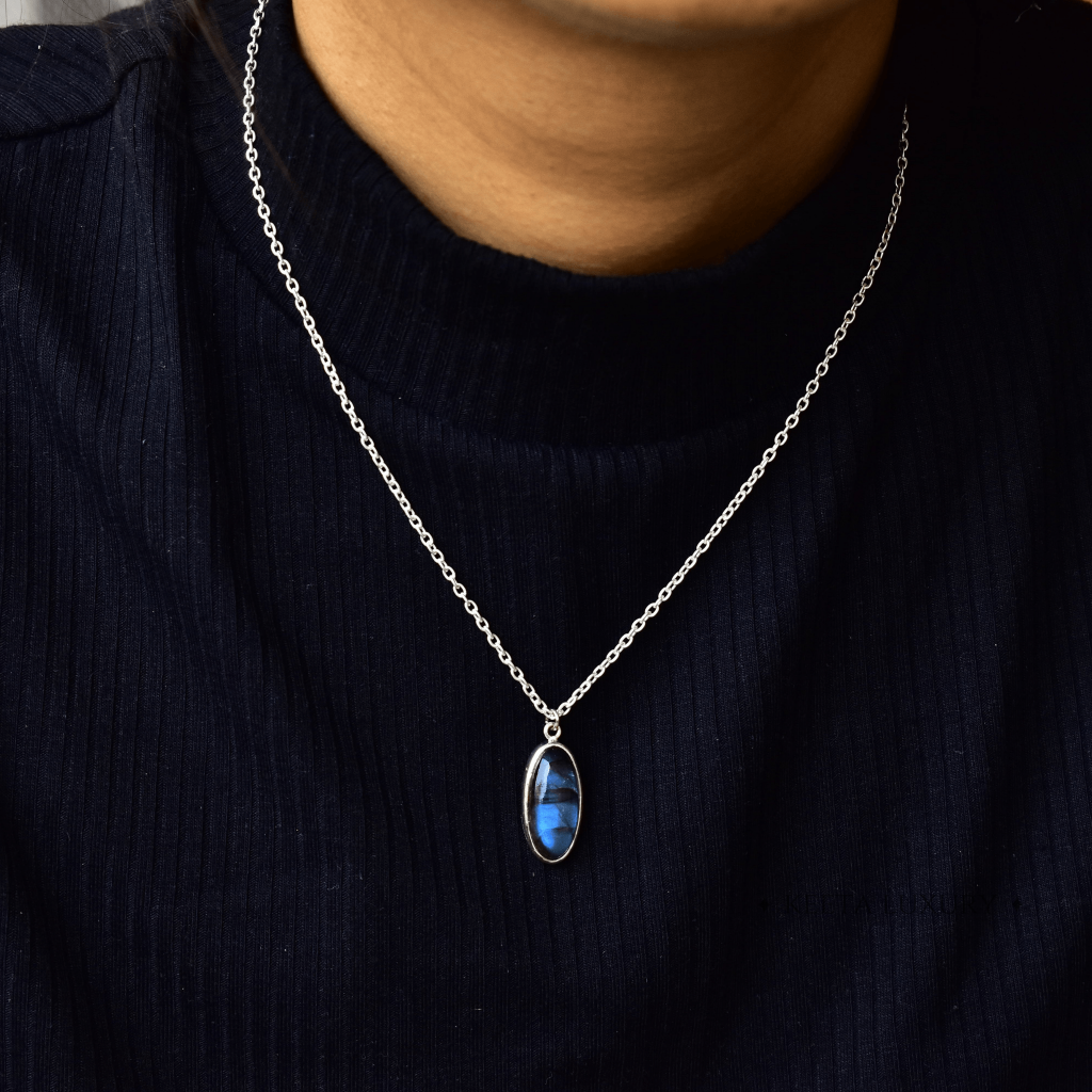 Oval Regency - Labradorite Necklace -
