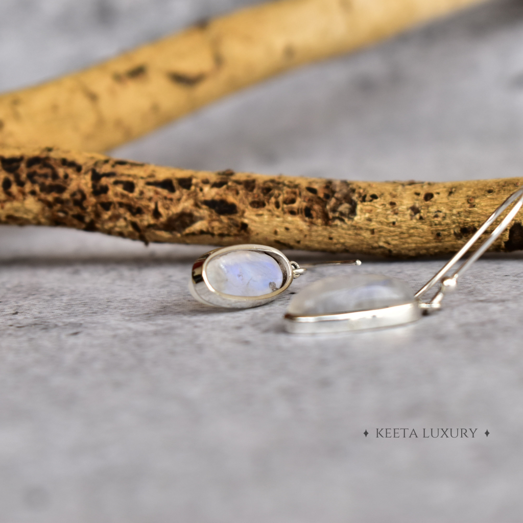 Oval Regency - Moonstone Dangle -