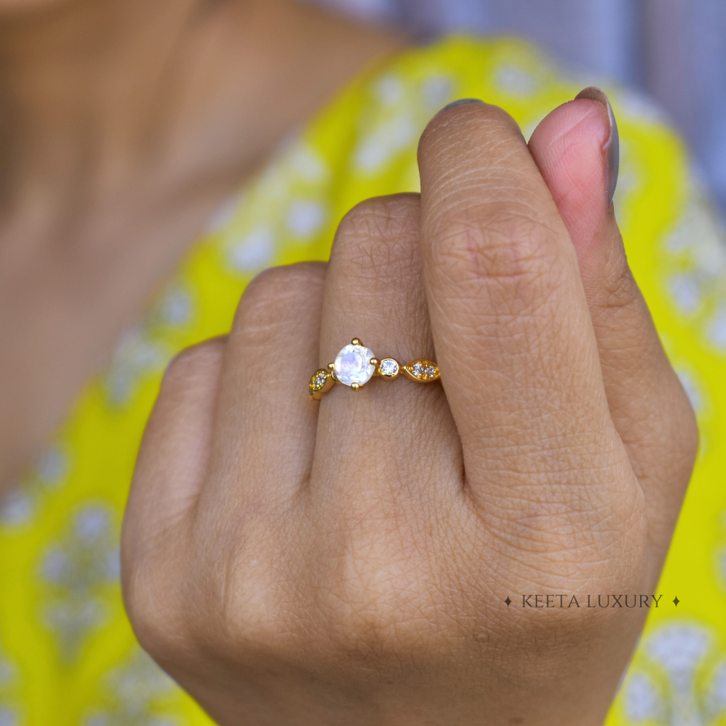 Petite Bliss - Moonstone Ring -