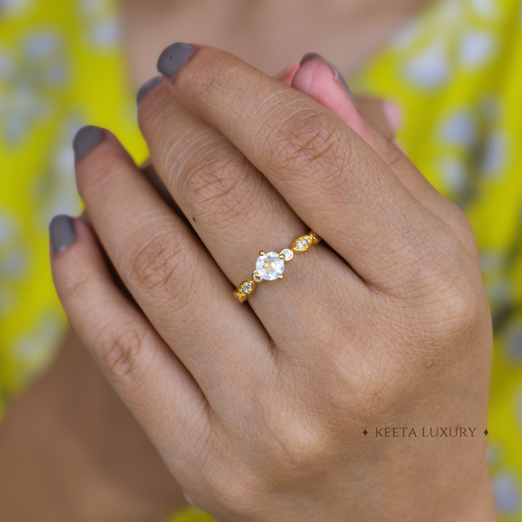 Petite Bliss - Moonstone Ring -