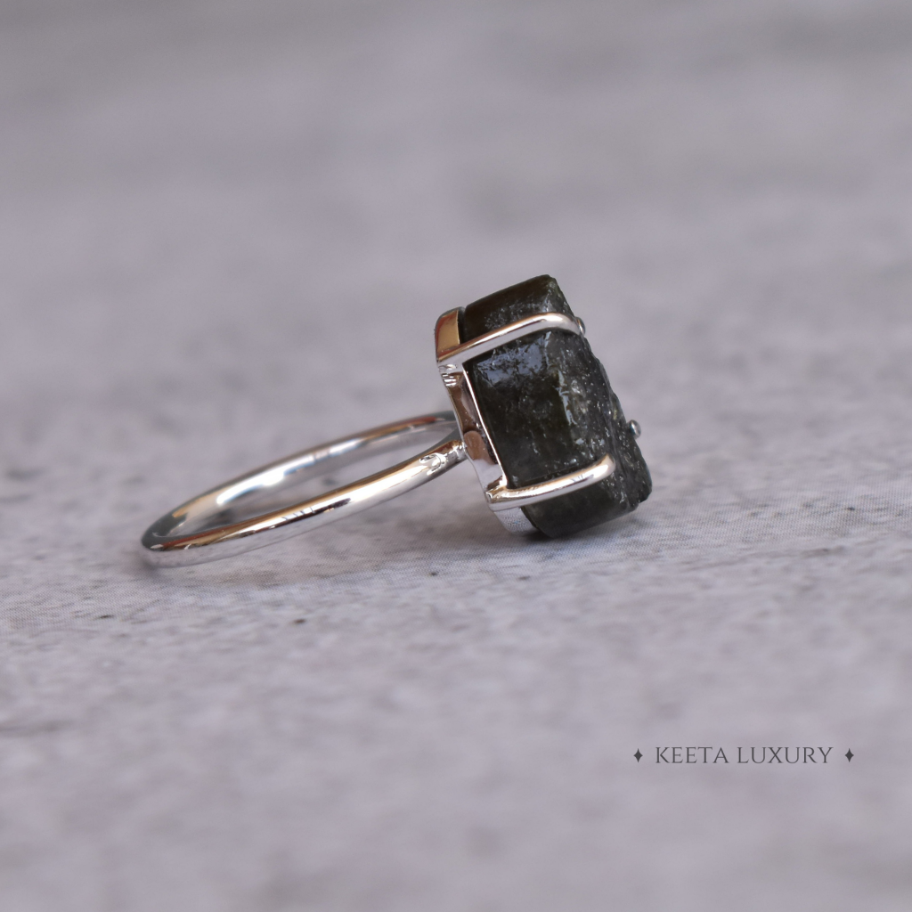 Raw Magic - Labradorite Ring -