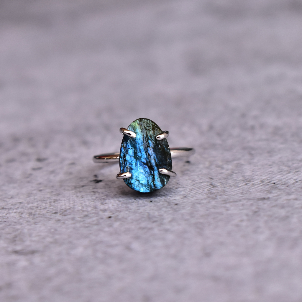 Raw Magic - Labradorite Ring -