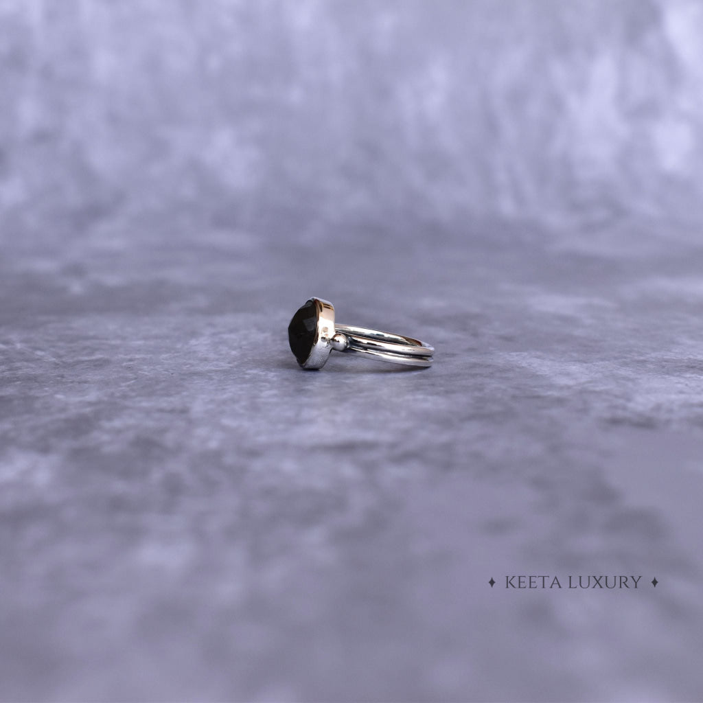 Round Bliss - Labradorite Ring -