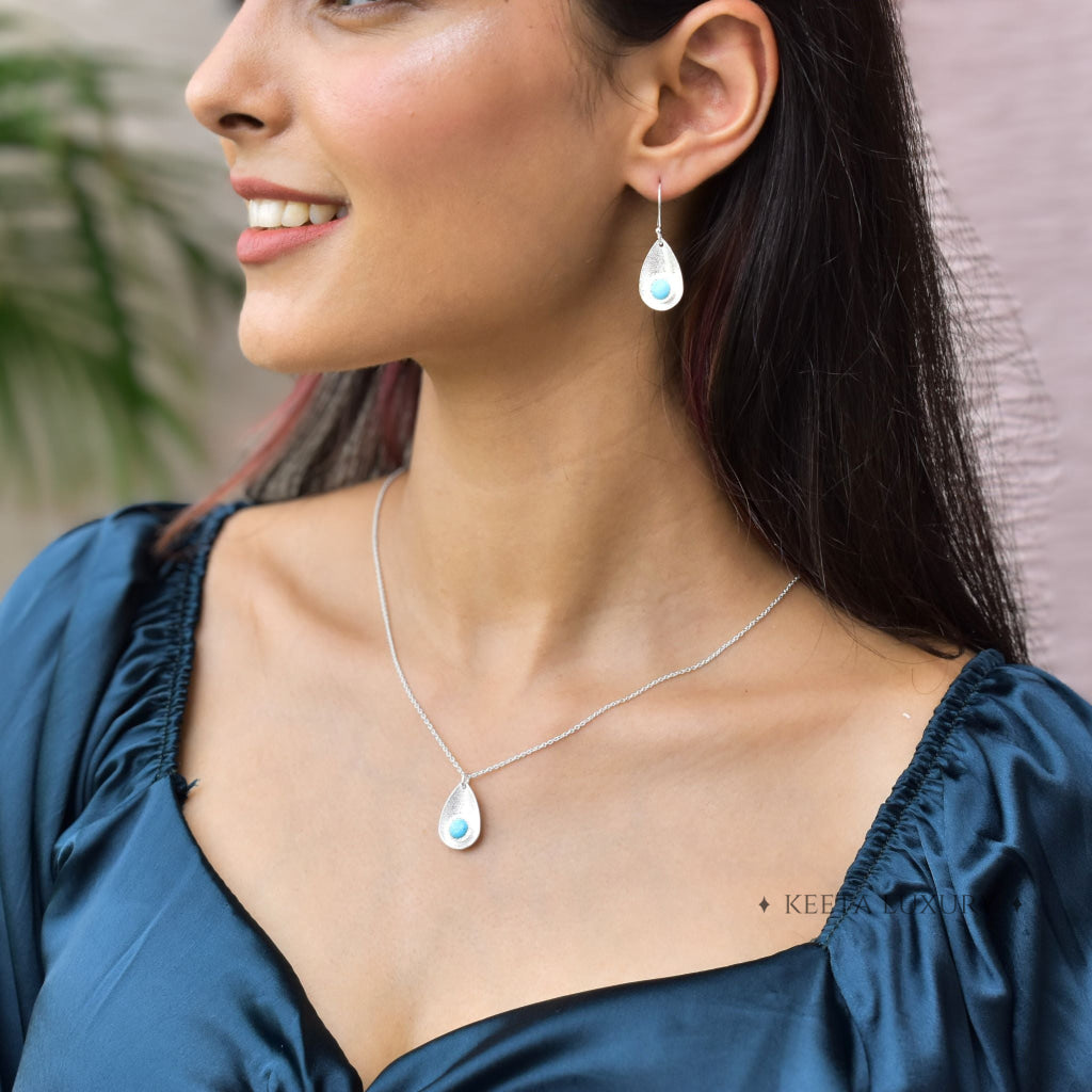 Subtle Elegance - Turquoise Necklace -