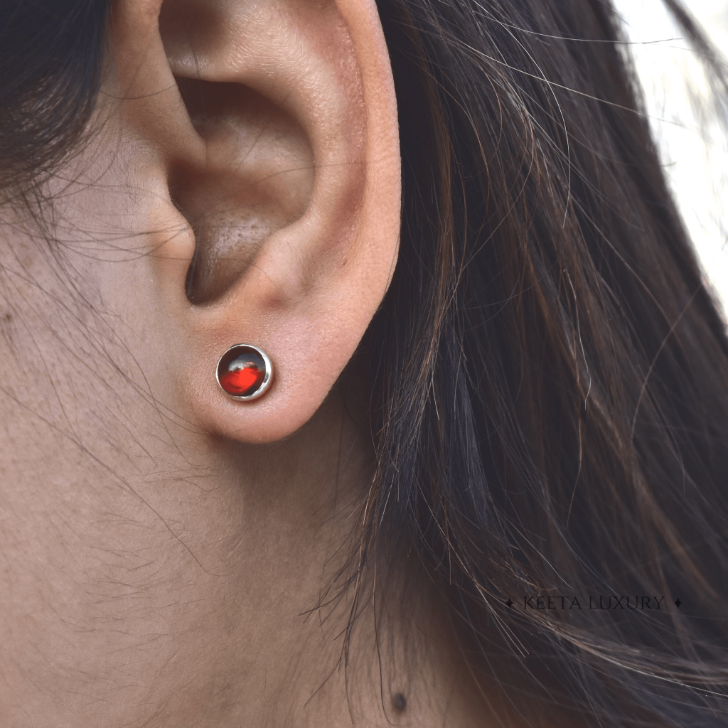 Tiny Star - Garnet Stud -
