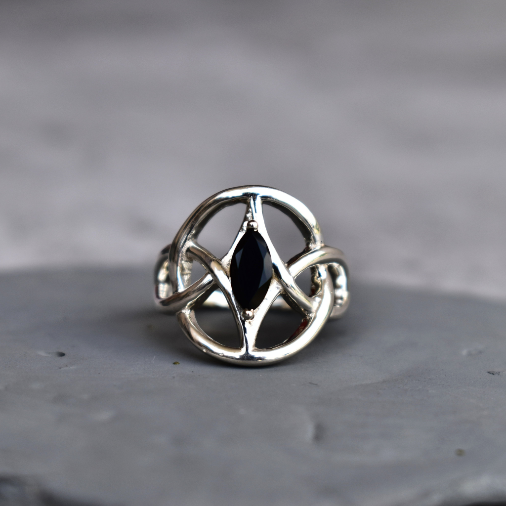 Trinity Knot - Black Onyx Ring -