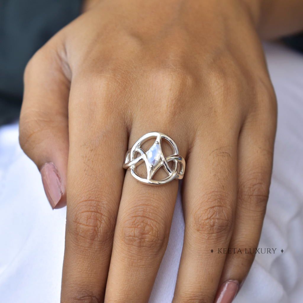 Trinity Knot - Moonstone Ring -