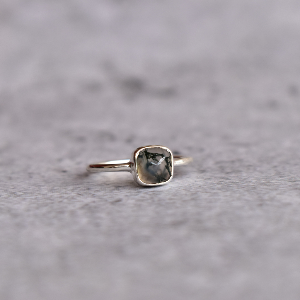 Comfort Cushion - Moss Agate Ring -