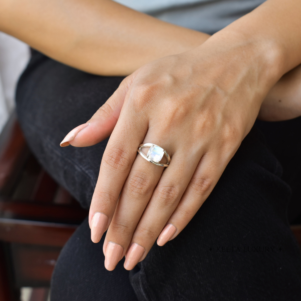 Cushion Essence - Moonstone Ring -