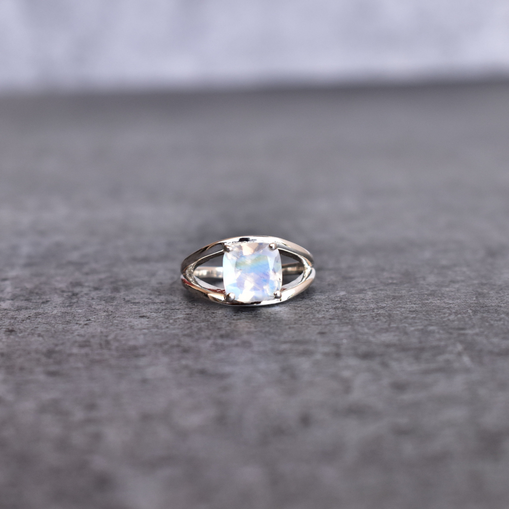 Cushion Essence - Moonstone Ring -