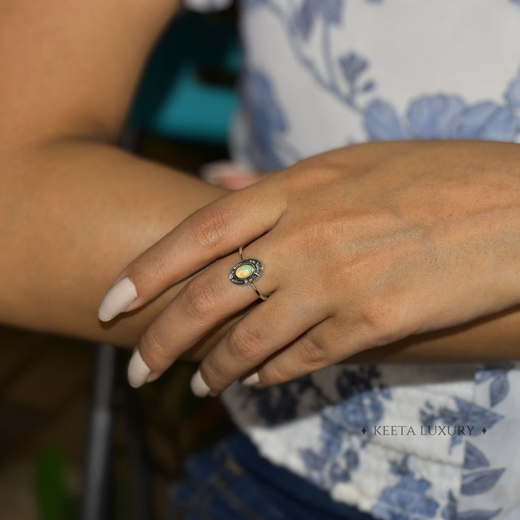Dark Elegance - Opal Ring -