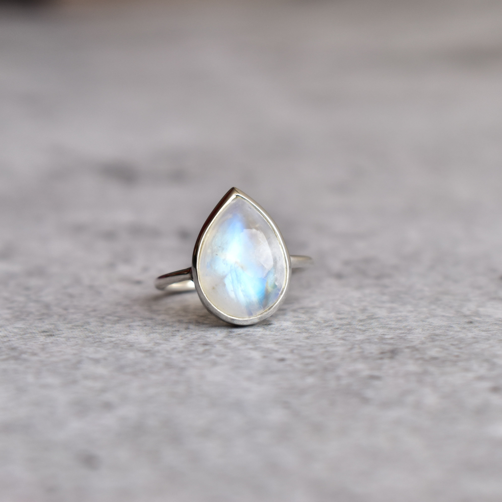 Lunar Drop - Moonstone Ring -