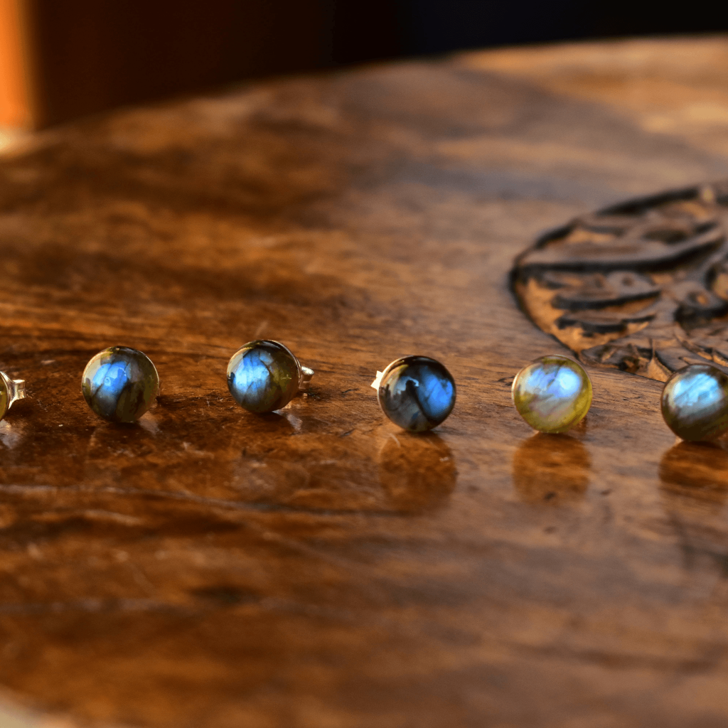 Magic Button - Labradorite Stud -