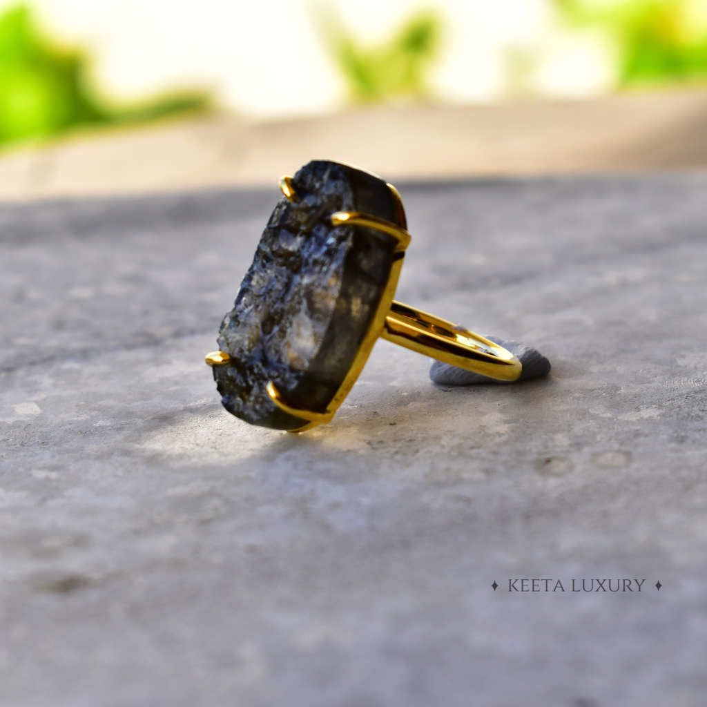 Mystic Aura - Raw Labradorite Ring -
