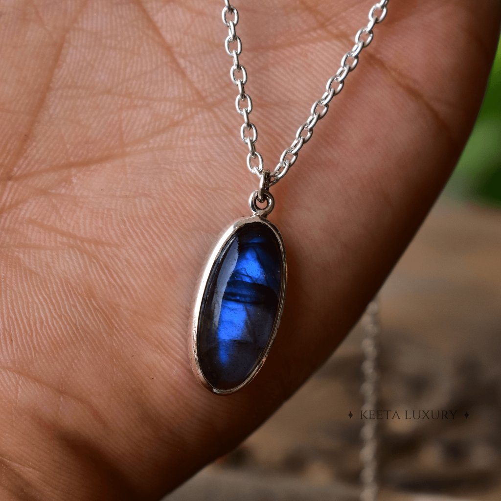 Oval Regency - Labradorite Necklace -