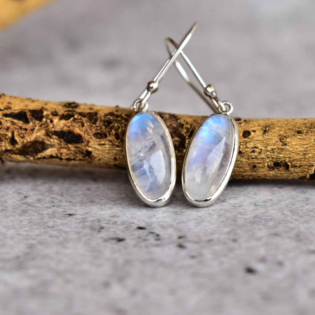 Oval Regency - Moonstone Dangle -