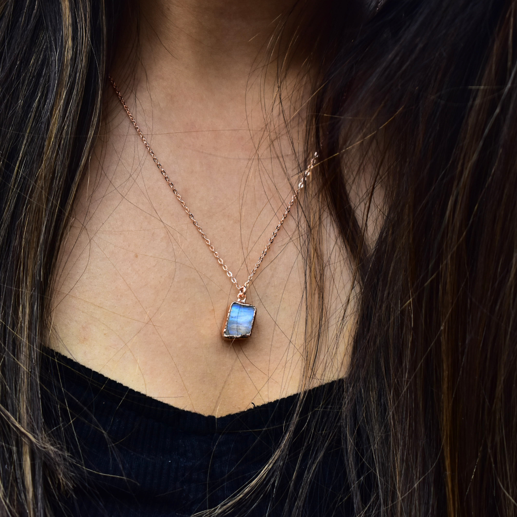 Raw Charm - Moonstone Necklace -