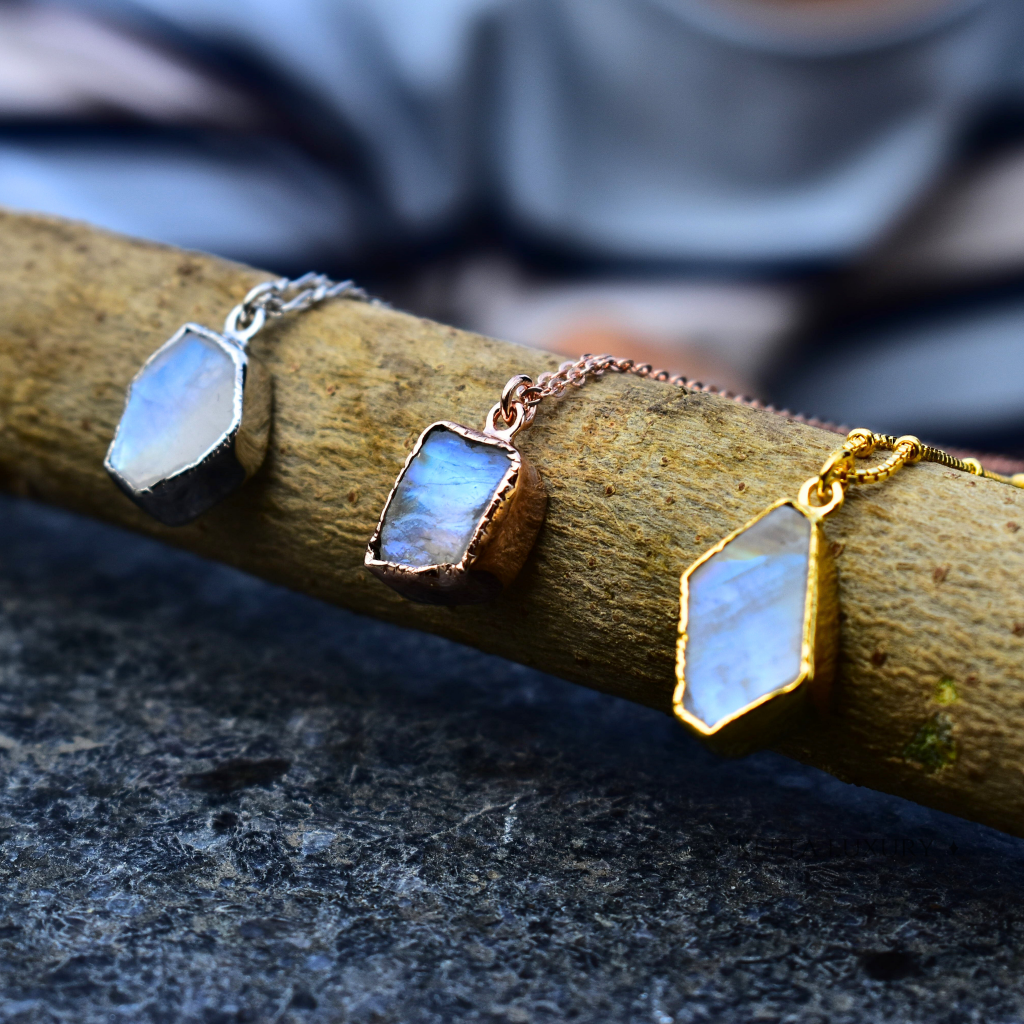 Raw Charm - Moonstone Necklace -