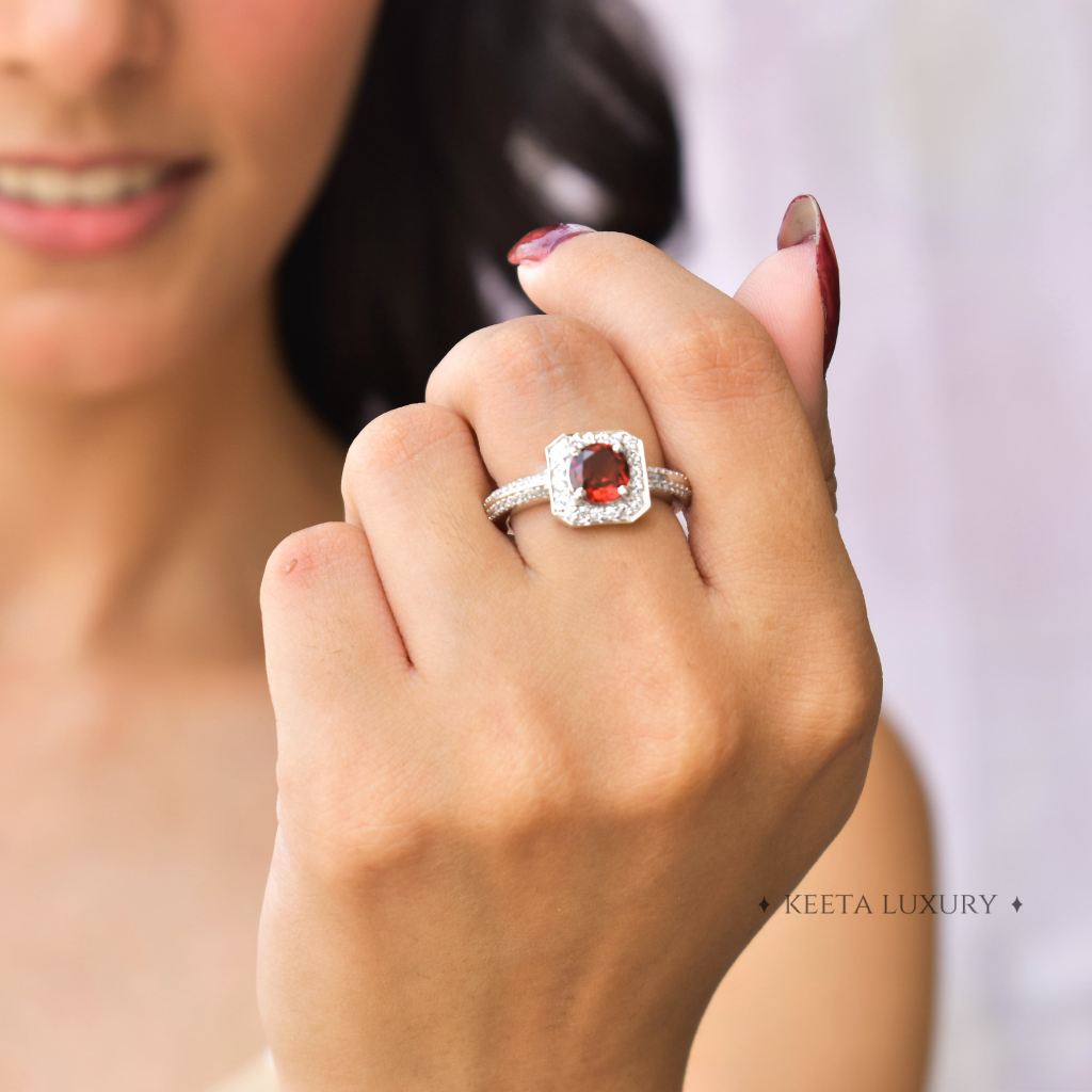 Sparkling Red - Garnet Ring -