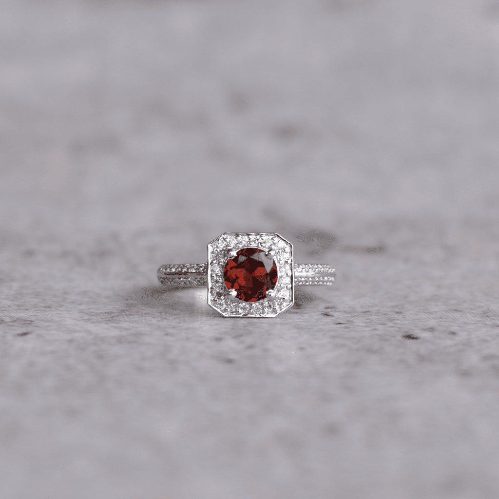Sparkling Red - Garnet Ring -
