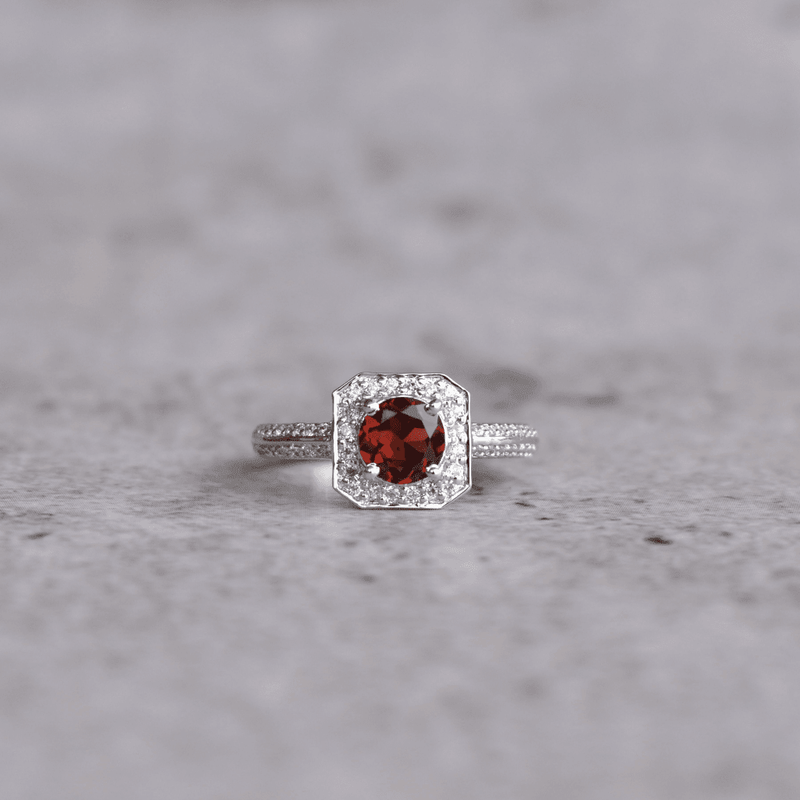 Sparkling Red - Garnet Ring