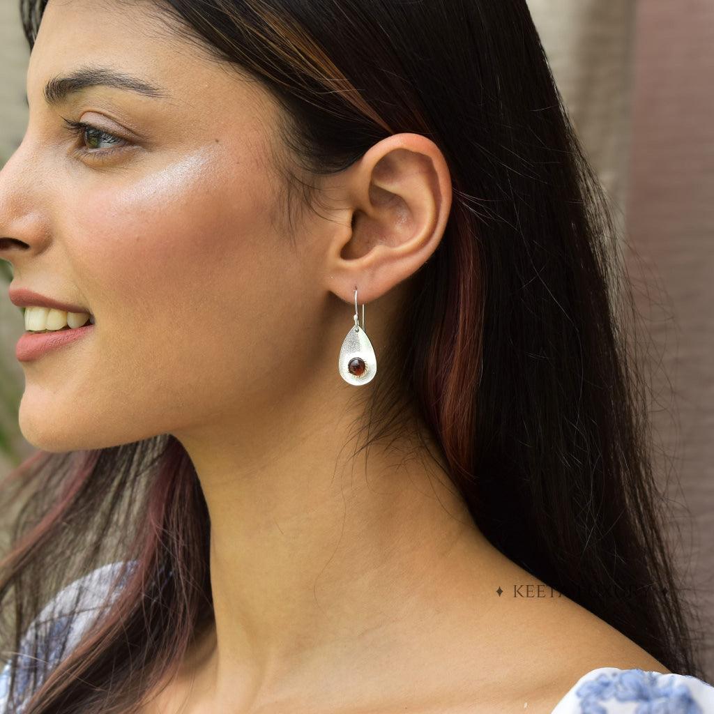Subtle Elegance - Garnet Earrings -