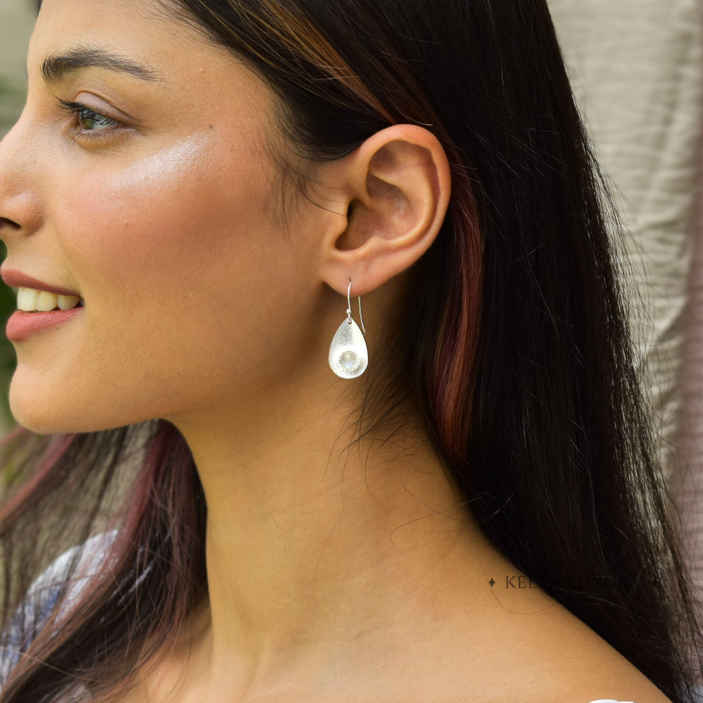 Subtle Elegance - Moonstone Earrings -