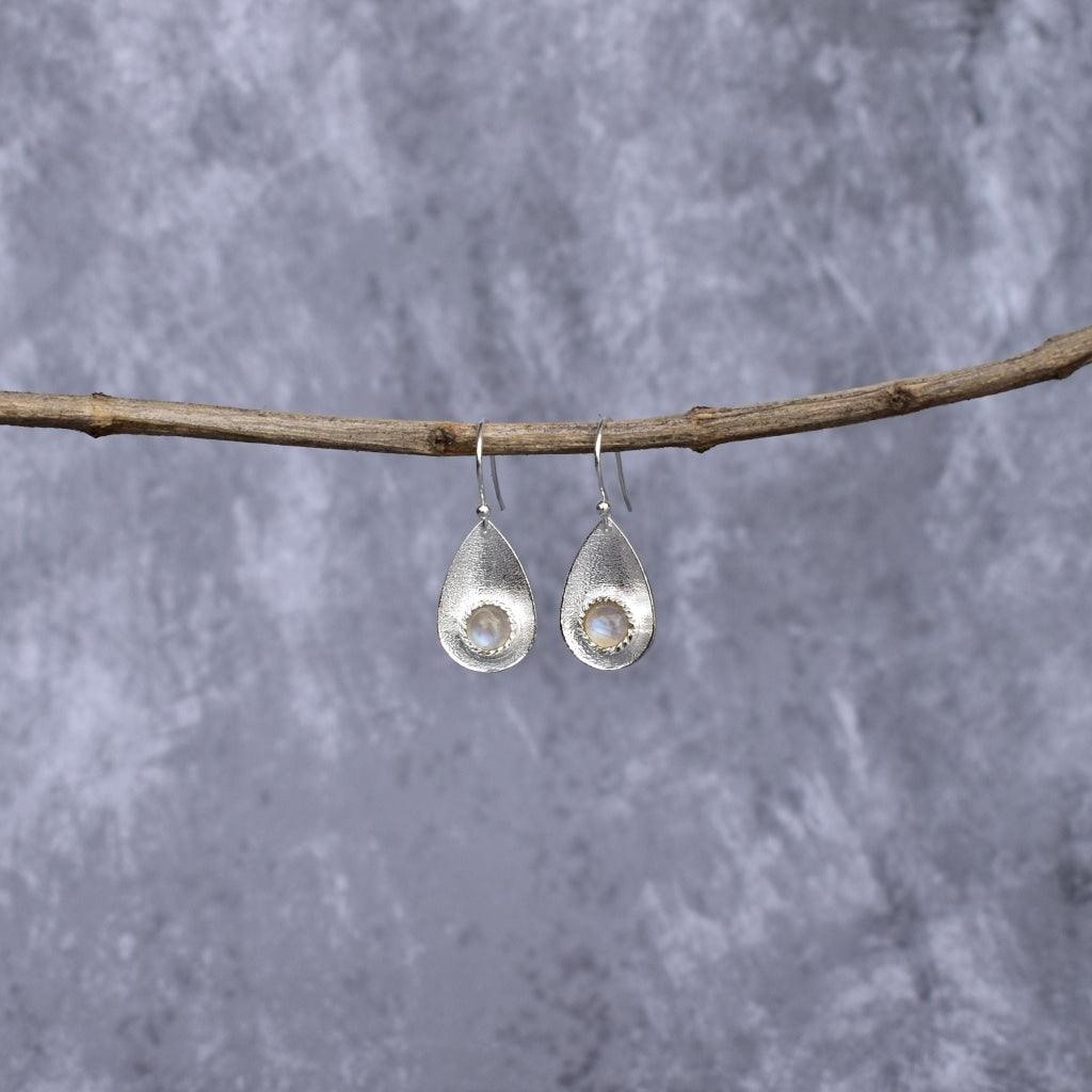 Subtle Elegance - Moonstone Earrings -