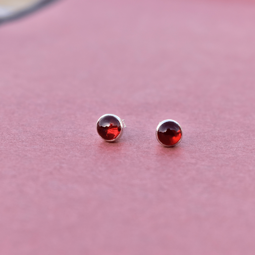 Tiny Star - Garnet Stud -