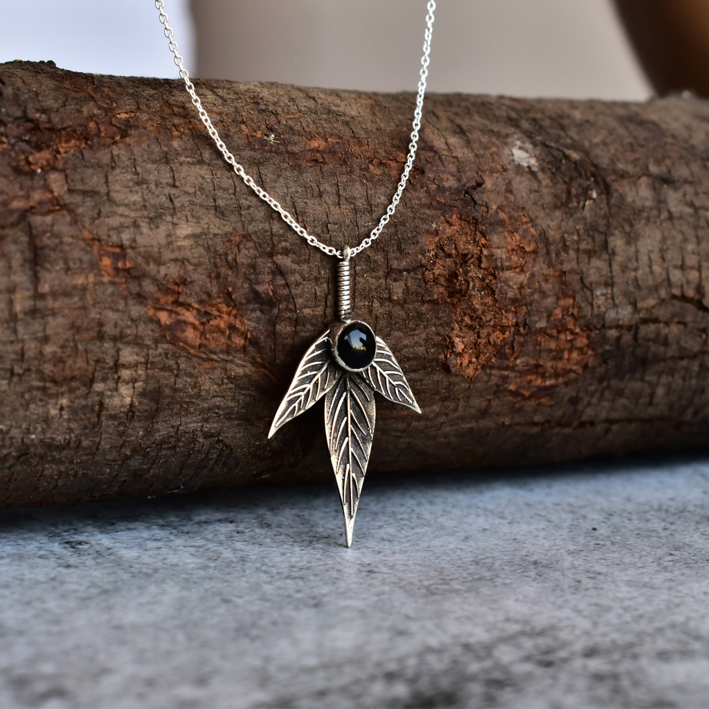 Trio Leafy - Black Onyx Necklace -