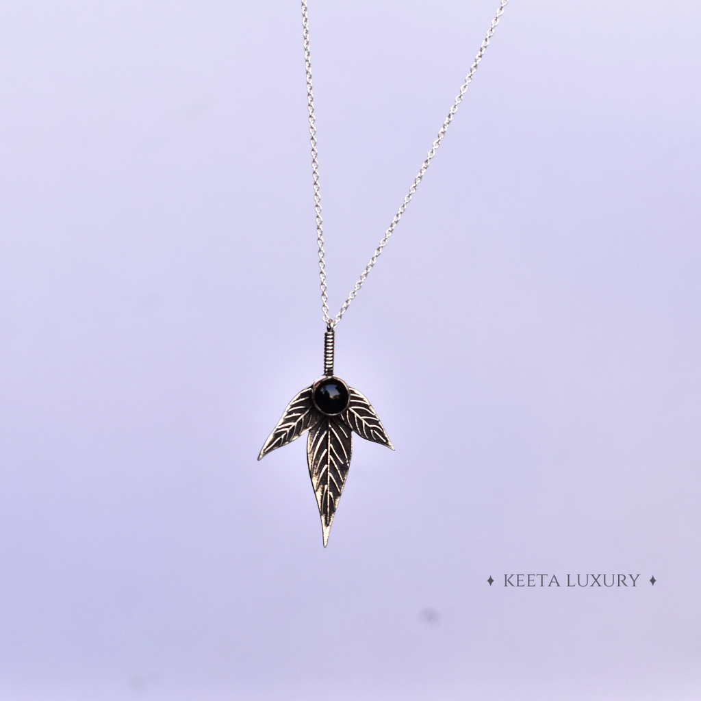 Trio Leafy - Black Onyx Necklace -