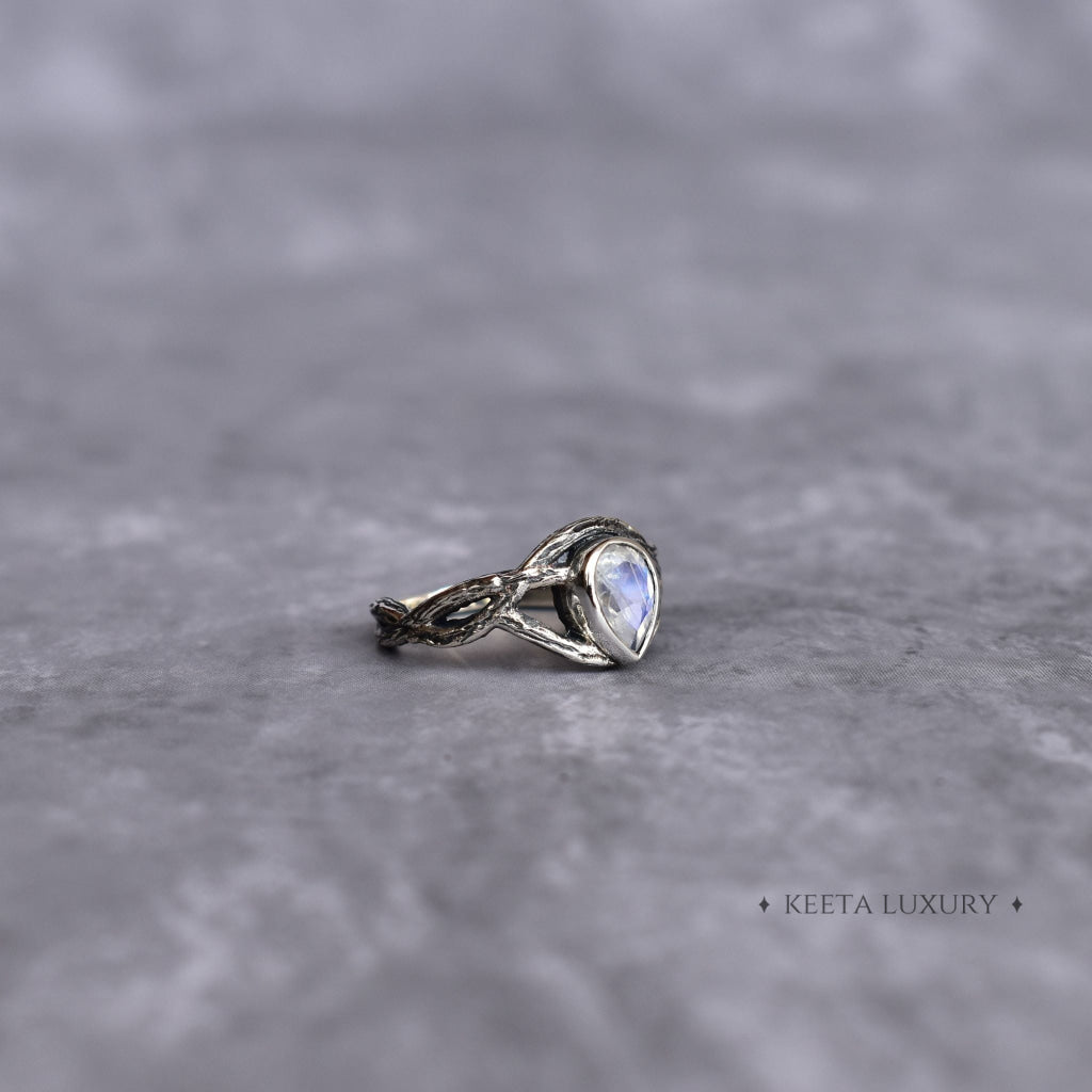 Twiggy - Moonstone Ring -