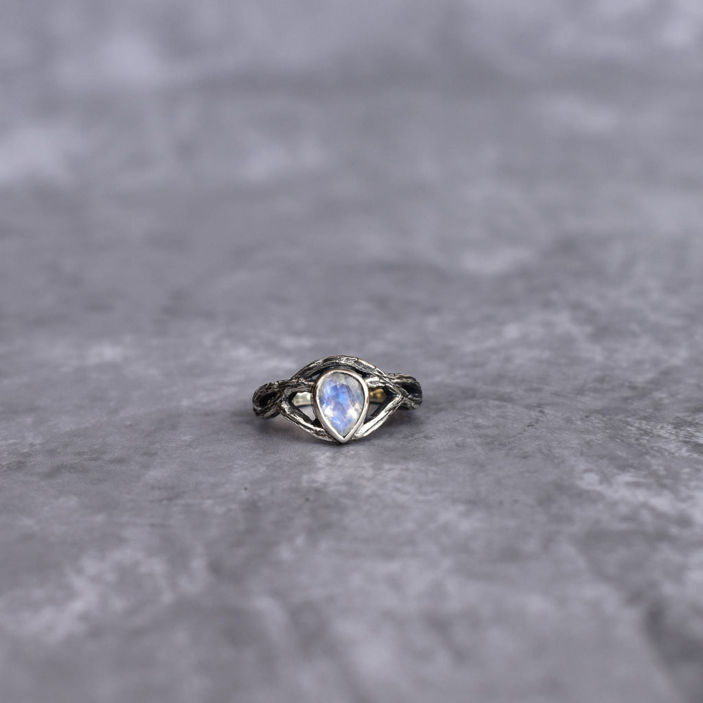 Twiggy - Moonstone Ring -