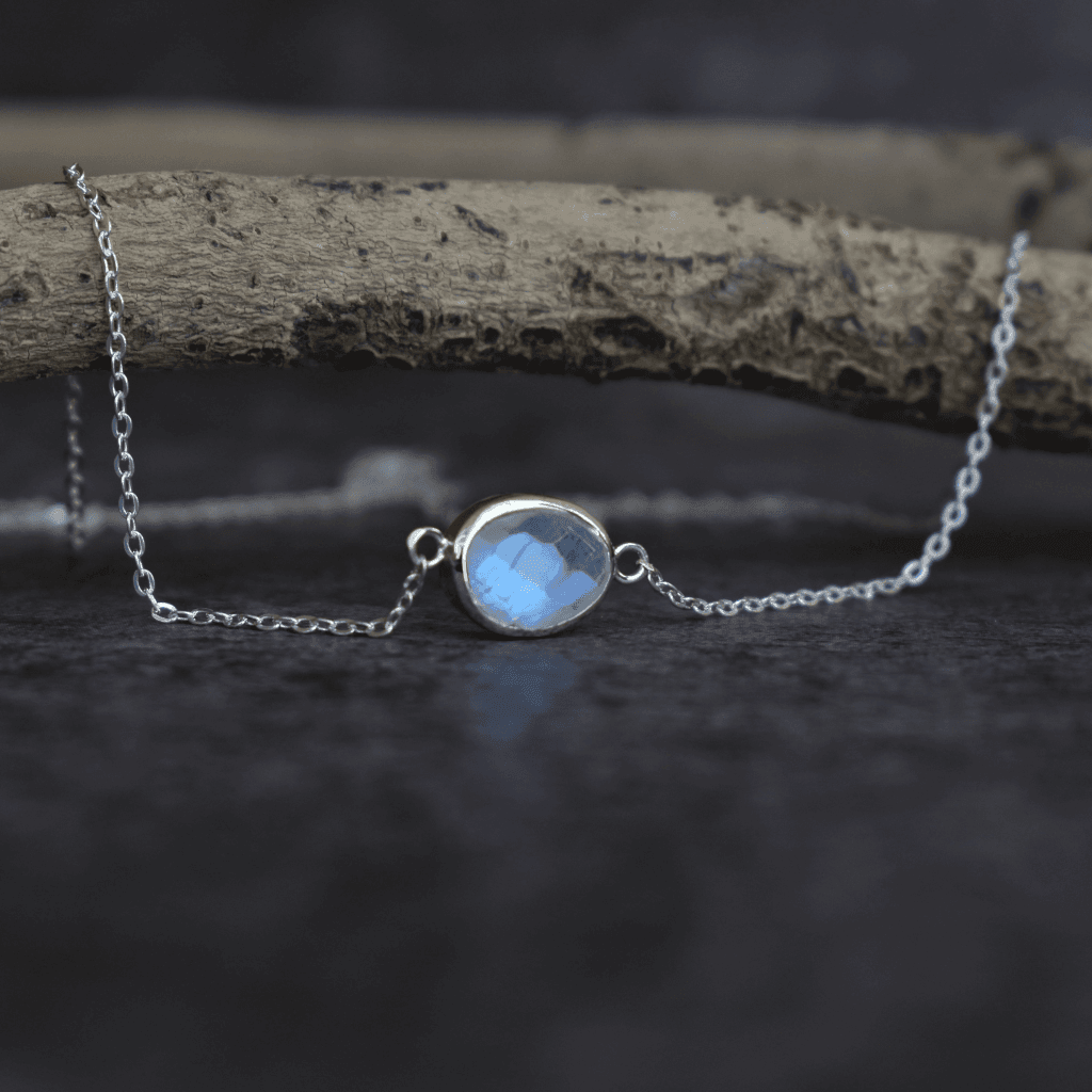 Bohemian Protect - Moonstone Necklace -