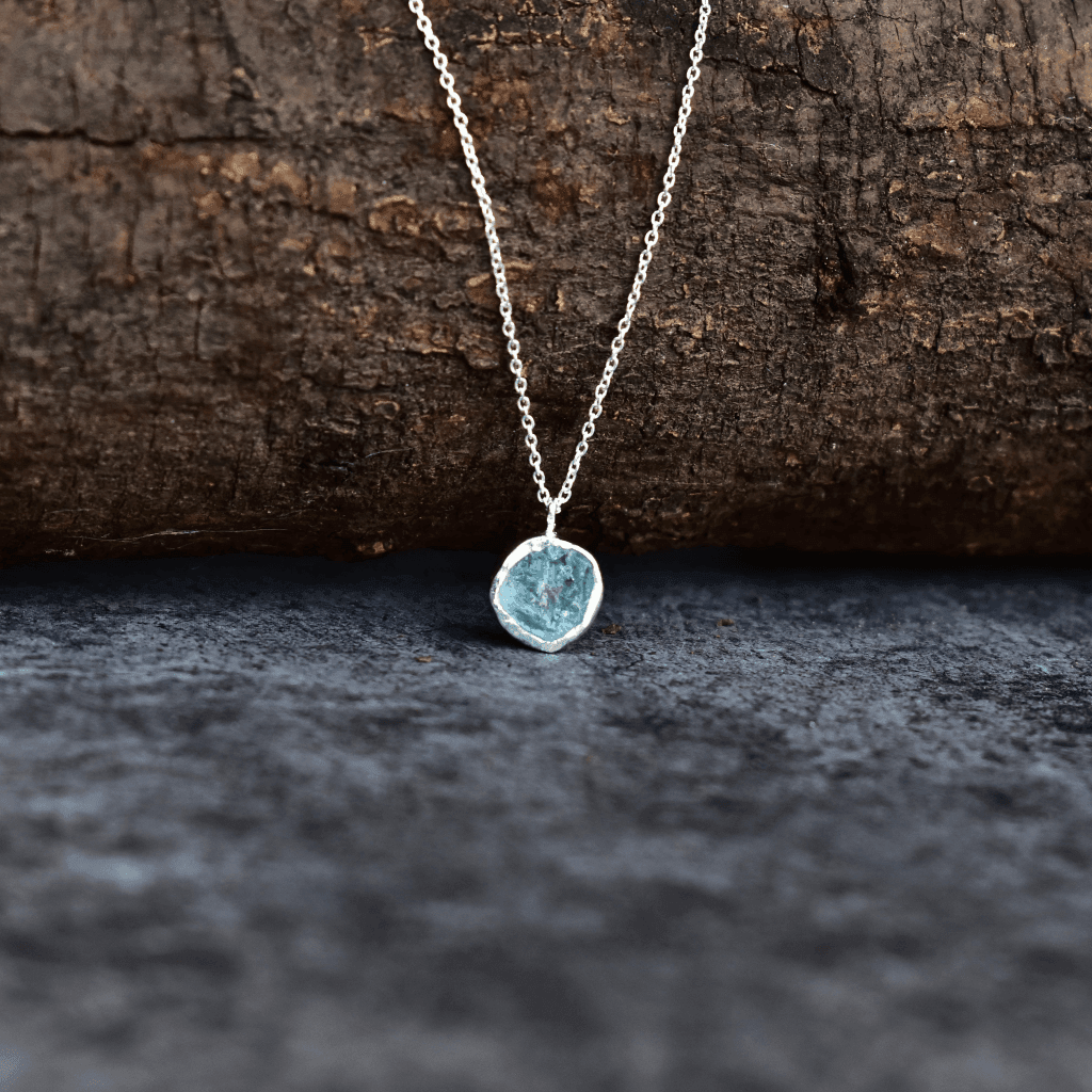 Natural Raw Aquamarine Crystal Healing Crystal Necklace Random Size,  Irregular Shape, Icy Blue Gemstone Pendant For March Birthstone From  Emhuiling, $73.57 | DHgate.Com